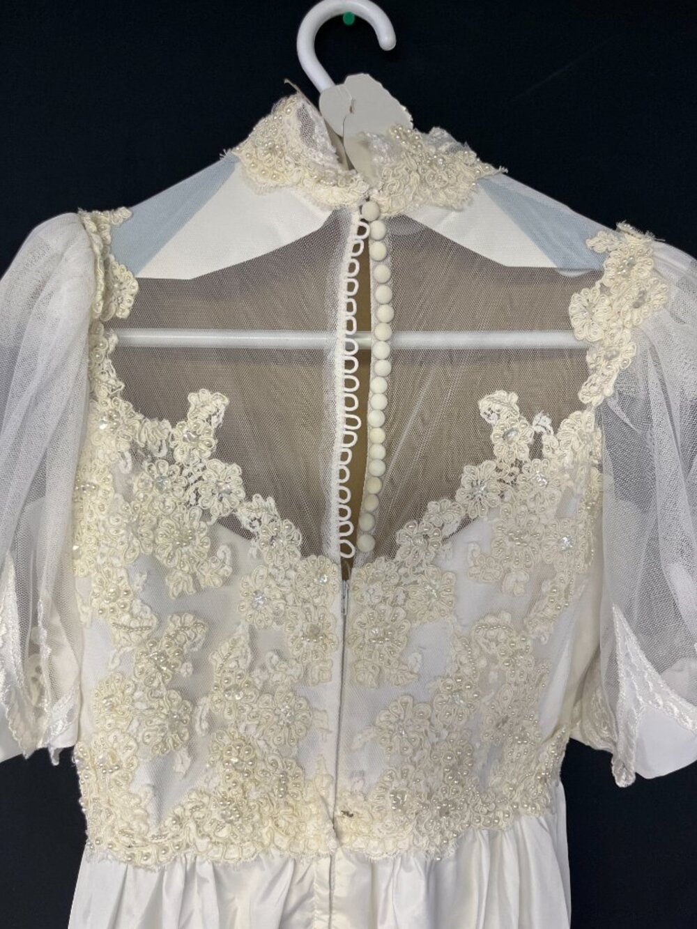 Vintage 1970's Wedding dress with long trail and floral beading - Picture 4 of 16